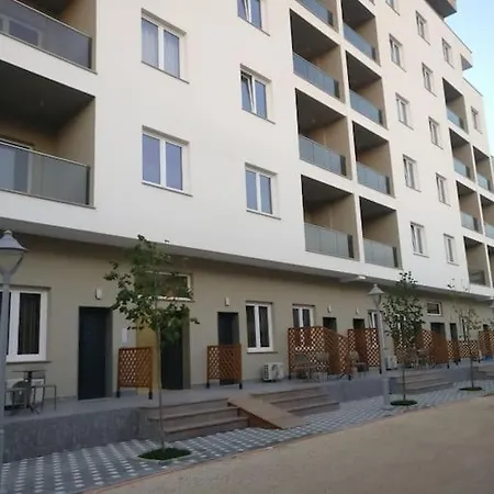 Beachside Charm Daire Golem (Tirana)